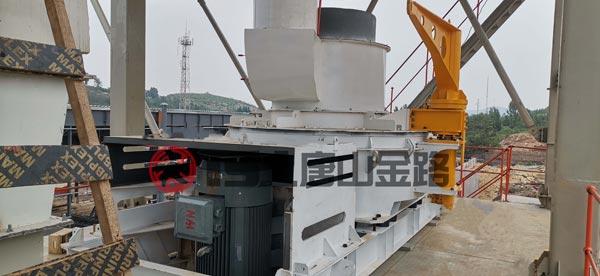 錘破、對輥破、立軸沖擊破三種制砂設備優劣對比